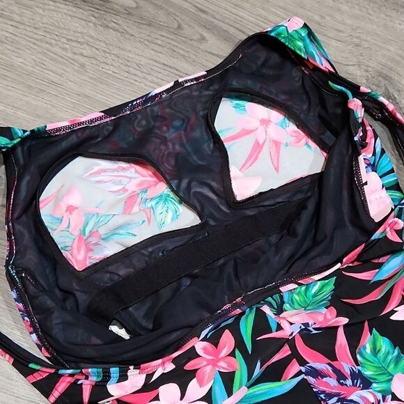 Bright Floral Croft & Barrow One Piece Swimsuit - Picture 7 of 8